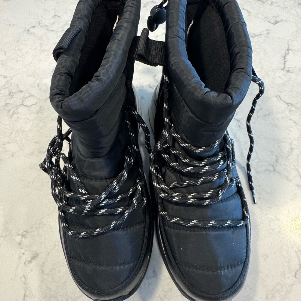 Black Winter Boots with Lace-Up Design